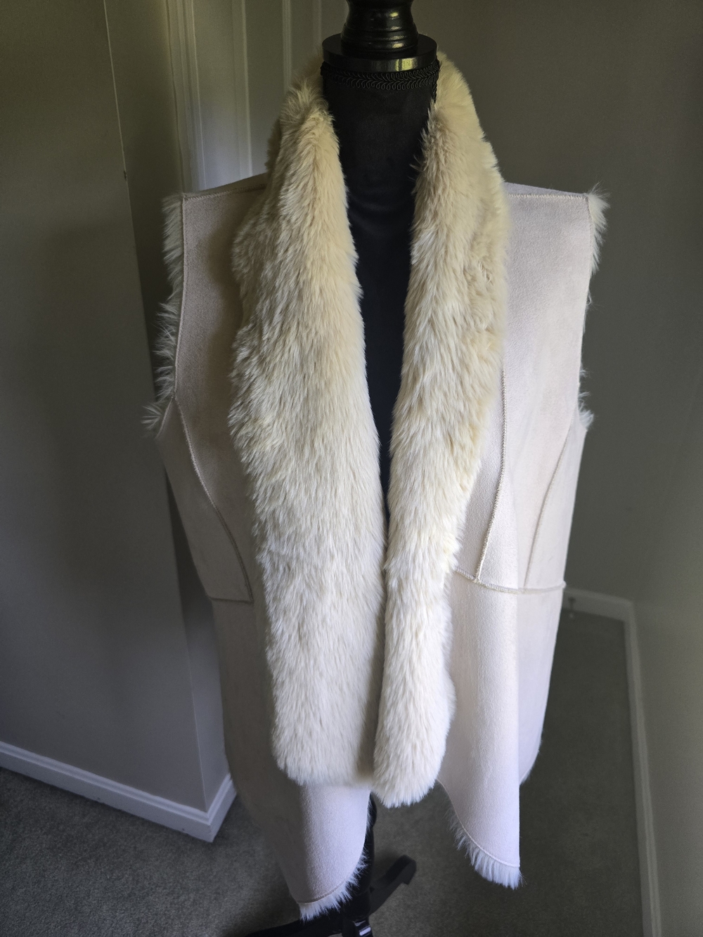 Women's Cream LOFT Faux Fur-Trim Vest